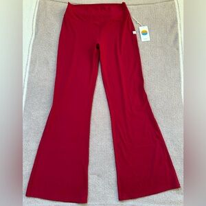 NEW- Vuori - AlltheForm Flare - Strawberry